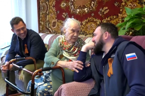 Спикер Липецкого Облсовета депутатов Владимир Сериков поздравил ветерана ВОВ Надежду Скалозуб с Днем Победы