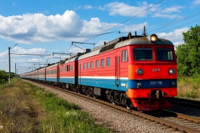 Поезда в Крым пустят через Донбасс: время в пути сократят на 8 часов, но когда — зависит от обстановки