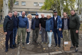 Депутаты Заксобрания Иркутской области привезли автотранспорт в зону СВО и материалы для ремонта спортивной школы в Кировске