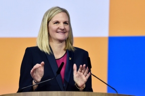 «Выгнали их задолго до Трампа»: глава МОК заявила о независимом решении по запрету трансгендеров в женском спорте