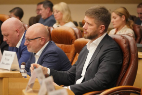 Спикер Думы Иркутска Евгений Стекачев принял участие в обсуждении финансирования дорожного хозяйства в зимний период в Заксобрании региона