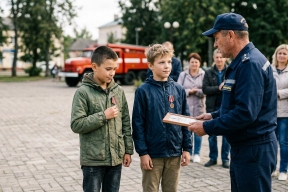 Неравнодушные: В Вологодской области наградили мальчиков, отличившихся на пожаре