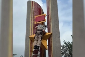 Стирая советское прошлое: в Киеве со стелы «Город-герой» сняли красную звезду