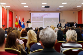 Развитие промышленности, туризма и новое жилье: Губернатор Владимирской области Александр Авдеев заслушал публичный отчет главы Гусь-Хрустального Алексея Соколова