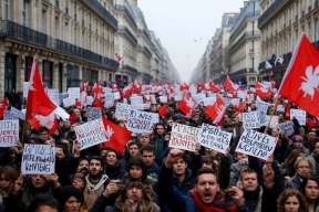 Эксперт: Протесты во Франции — новая «цветная революция» без лидера
