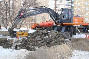 Коммунальщики Кургана рассказали, как непросто было чинить водопровод в Заозёрном