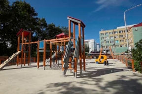 Глава Южно-Сахалинска Сергей Надсадин: Во дворе на Дзержинского, 38 завершается благоустройство по программе «Дальневосточные дворы»