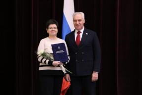 Председатель Саратовской областной Думы Алексей Антонов вручил Почетные грамоты регионального парламента отличившимся волонтерским организациям региона