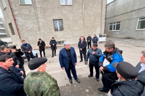 Глава КБР Казбек Коков поблагодарил специалистов аварийной бригады за оперативное устранение аварии на магистральном водопроводе в Нальчике