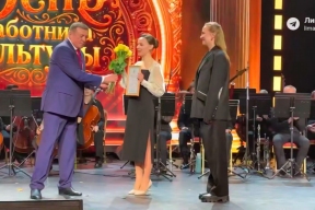 Губернатор Валерий Лимаренко поздравил работников культуры Сахалина с профессиональным праздником и вручил почетные звания и благодарности