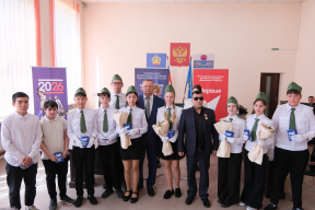 В рамках акции ««Мы — граждане России!»: Председатель Думы Астраханской области Игорь Мартынов вручил первые паспорта 30 школьникам Камызякского района