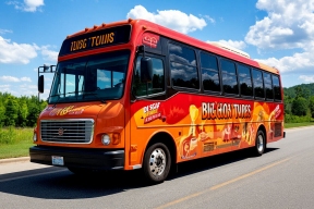 В ЛНР артистам вручили современный автобус для гастролей