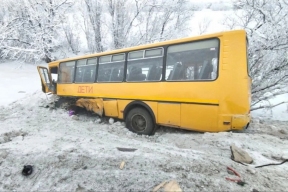 Автобус с детьми вылетел с трассы в Архангельской области