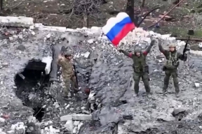 «Ключ к агломерации пал»: российские бойцы водрузили флаг над Свято-Сретенским храмом в Константиновке