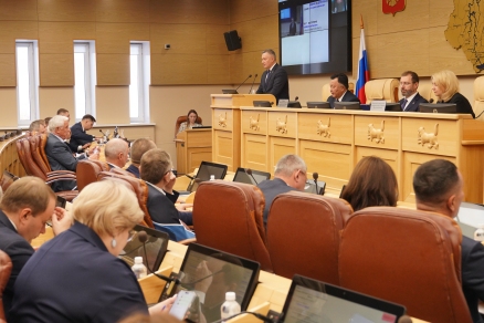 Депутат ЗС ИО Дмитрий Ружников о проекте бюджета на 2026 год: Добиваемся устойчивой сбалансированности с акцентом на социальную сферу