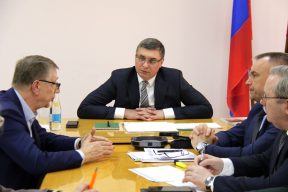 Губернатор Александр Авдеев в ходе личного приема пообещал разобраться с нелегальной торговлей и рассказал о новом инвестпроекте по выпуску полимерных мембран