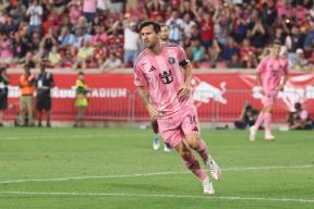 The US no longer knows how else to reward Messi for his incredible play