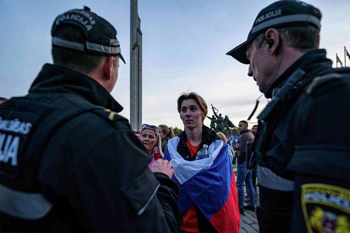 В Латвии возбудили более 60 уголовных дел за празднование Дня Победы