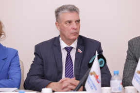 Депутат Заксобрания Владимирской области Николай Балахин в преддверии Дня отца встретился с семьями погибших защитников Отечества