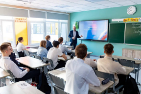 «Разговоры о важном»: Глава Орехово-Зуевского округа Руслан Заголовацкий рассказал школьникам о главных местных предприятиях и инвестициях в образование