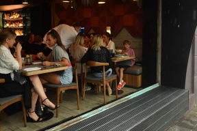 The average bill at food establishments in St. Petersburg has risen to 600 rubles.