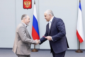 Власти Севастополя поздравили Крым с Днём республики