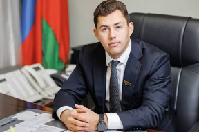 Спикер Липецкого областного Совета депутатов Владимир Сериков в День Весны и Труда пожелал жителям уверенности в своих силах