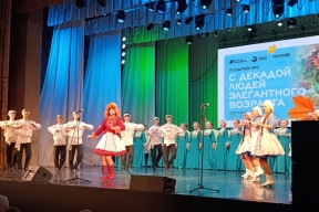 Депутат Новосибирского горсовета спел для пенсионеров в рамках Декады пожилого человека