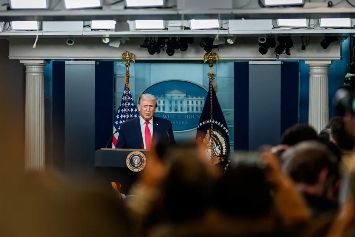 «Сначала взорвем, потом отстроим»: как Трамп совместил угрозу и обещание помощи