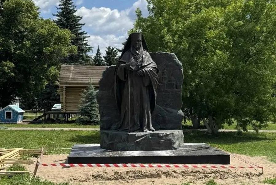 В Бугуруслане открыт памятник игумении Серафиме: Андрей Спиридонов назвал проект вкладом в наследие России