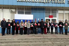 Глава Рассказово Вера Соколова в рамках празднования 12-й годовщины воссоединения Крыма с Россией вручила первые паспорта юным жителям города