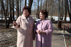 «Важно слышать людей»: спикер Ивановской облдумы Марина Дмитриева оценила ход реконструкции Парка железнодорожников в Комсомольске и провела прием граждан