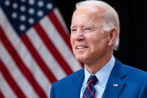 Байден после стрельбы в Чикаго продолжит борьбу с «эпидемией вооруженного насилия»