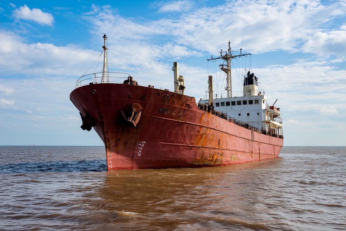 Затонувший сухогруз бросили на дне: власти Херсонской области отказались от его подъема