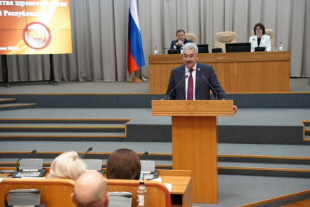 Задача — вернуть престиж профессии: Спикер Госсовета Чувашии Леонид Черкесов выступил за расширение возможностей для детей медработников при поступлении в вузы